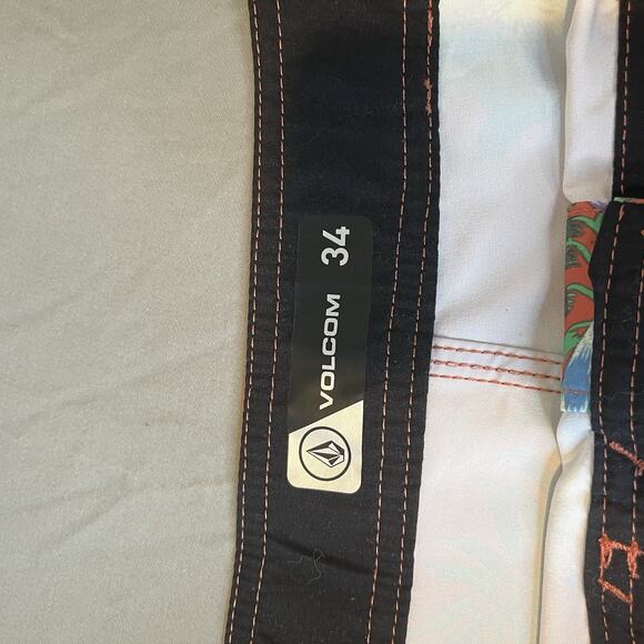 Volcom Hawaiian Board Shorts Mens 34 Stretch 9” Beach Surf Swim Floral - Picture 4 of 4